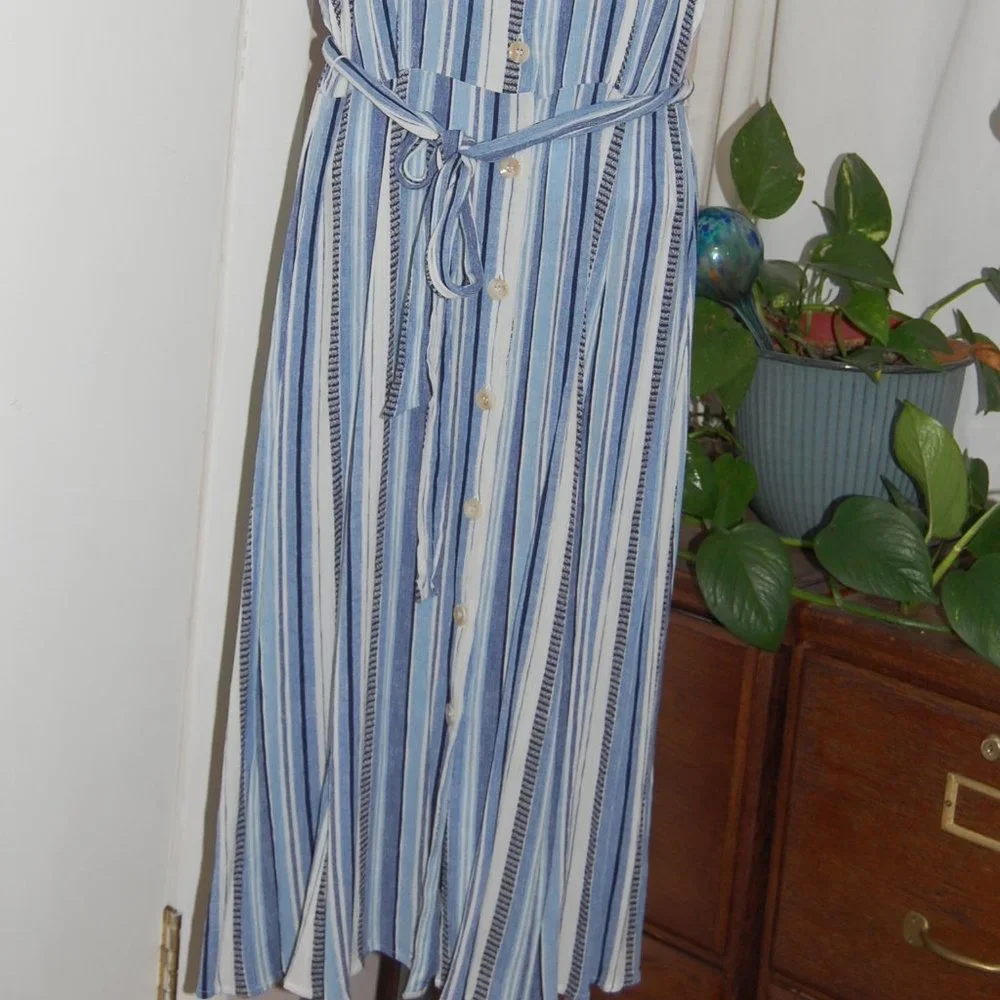 Flowy blue and white striped dress - Picture 6 of 8